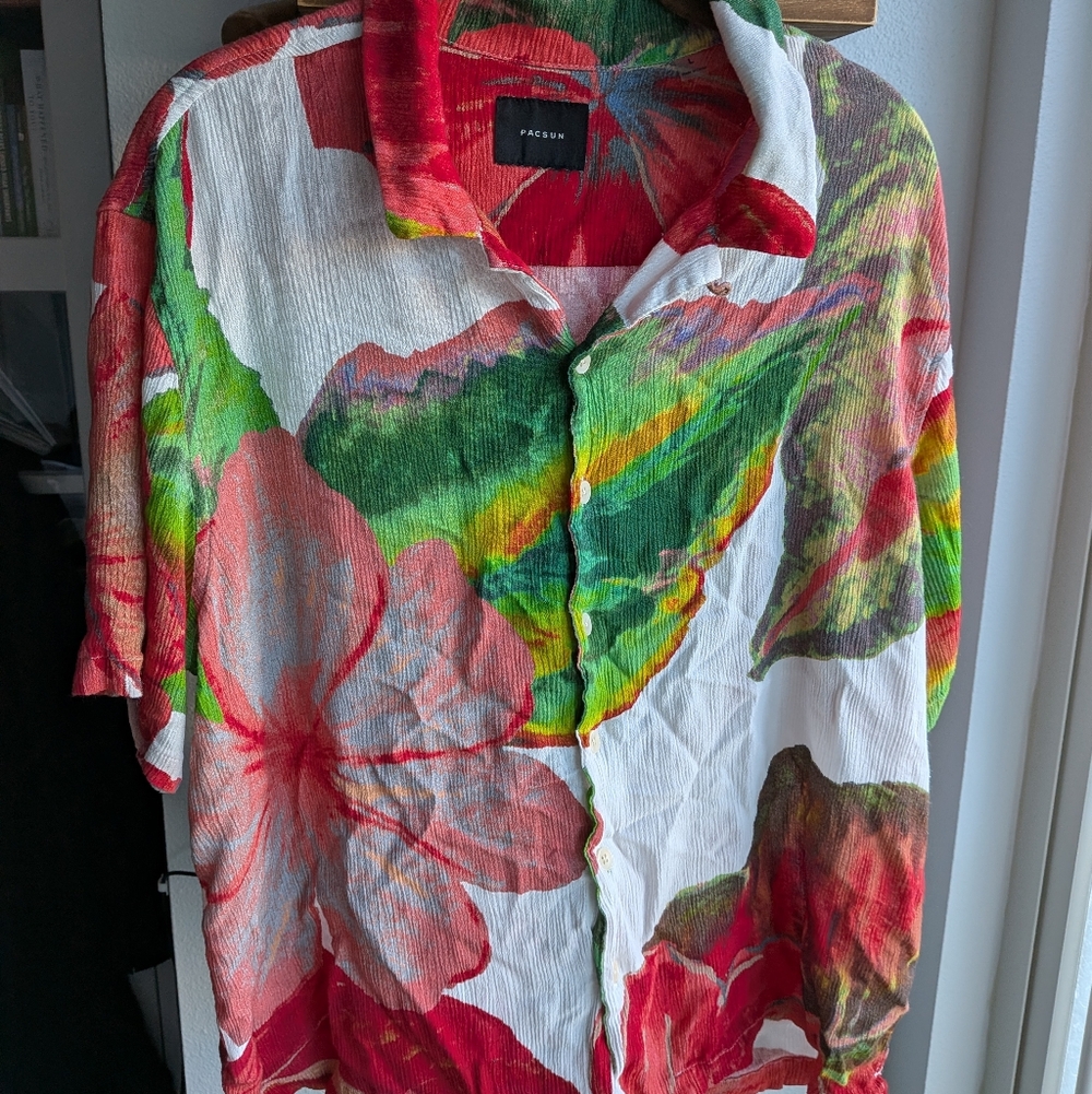 PacSun Men’s Large Tropical Floral Button Down Shirt 100% Rayon Red/Green
